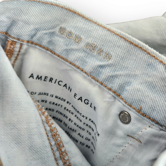 American Eagle Light Wash Ripped High Waisted Mom Jeans 4 - Picture 9 of 9